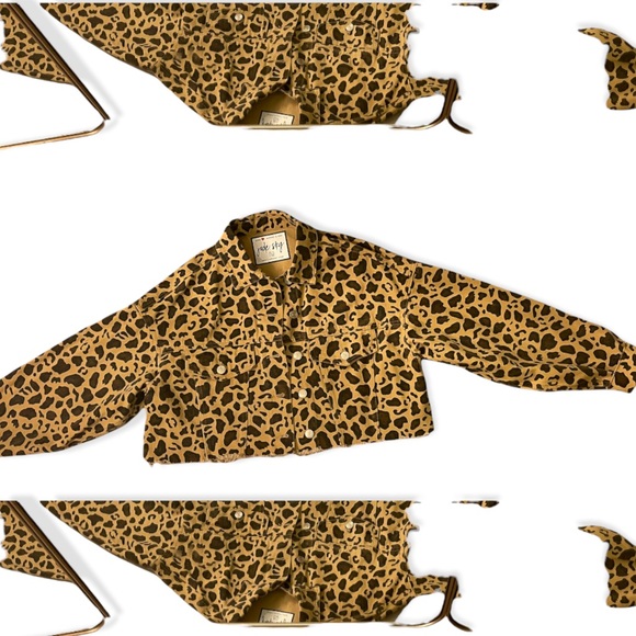 Super Fun Cropped Lepoard print jacket. - Picture 3 of 7